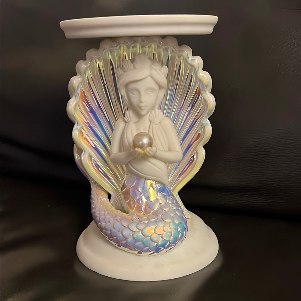 Bath & Body Works candle holder. New with price tag!